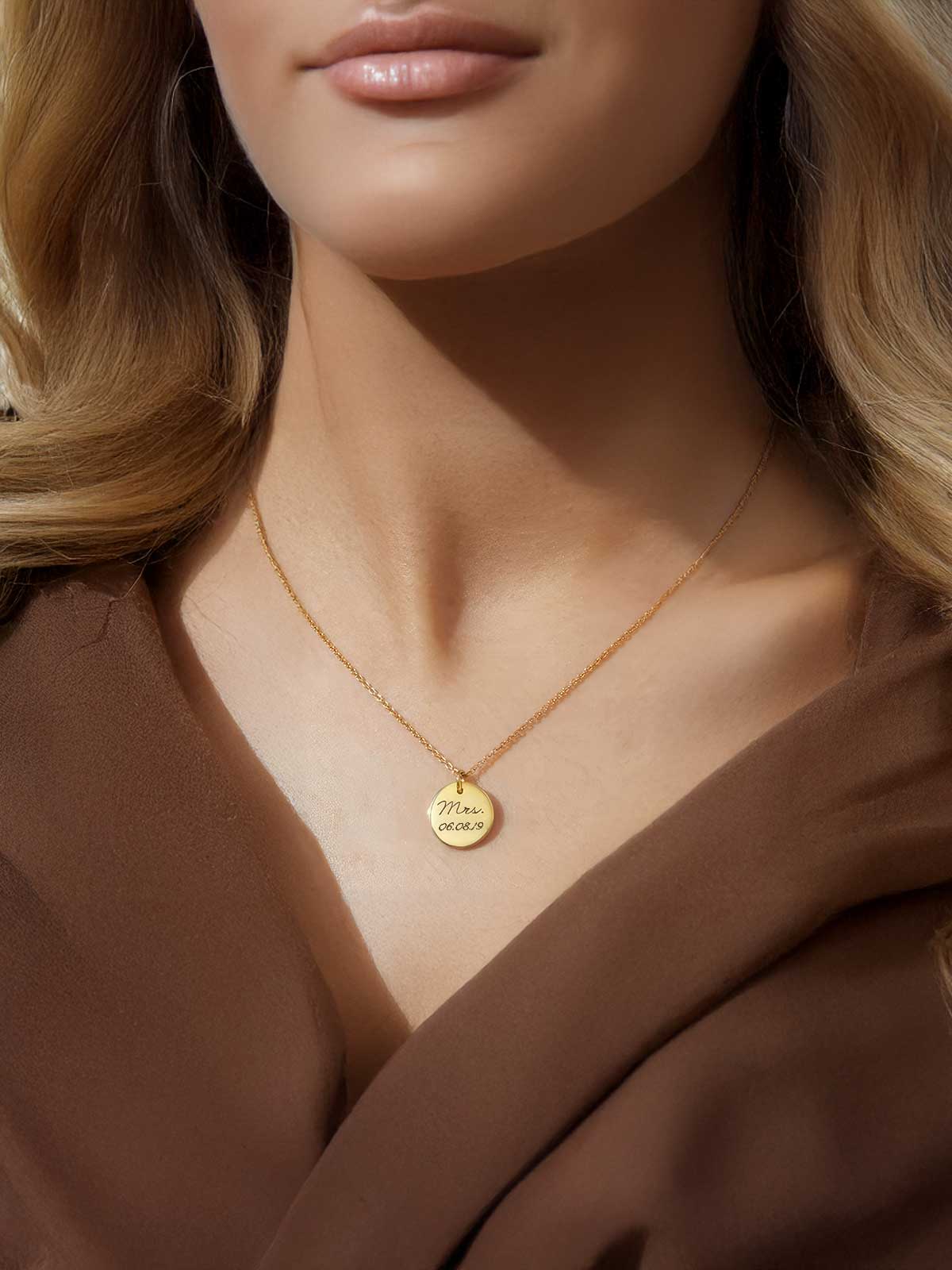 a close up of a woman wearing a gold necklace